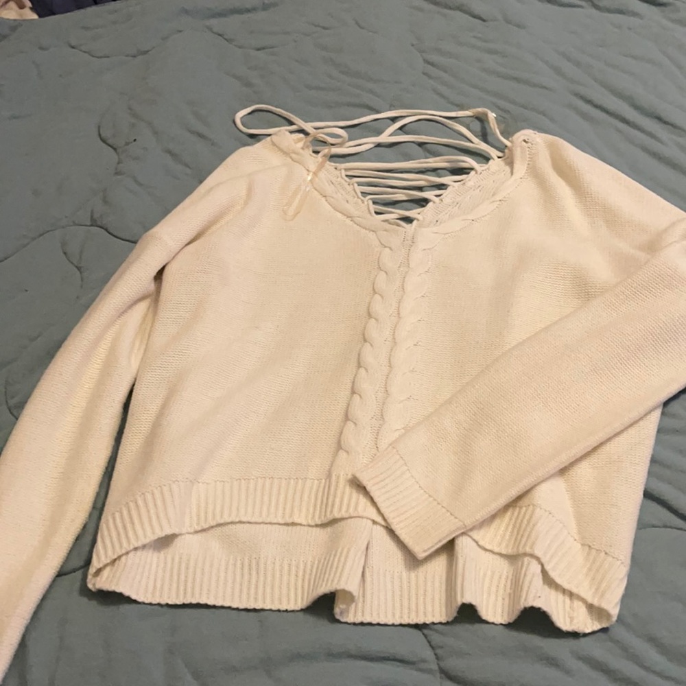 white knitted crop sweater